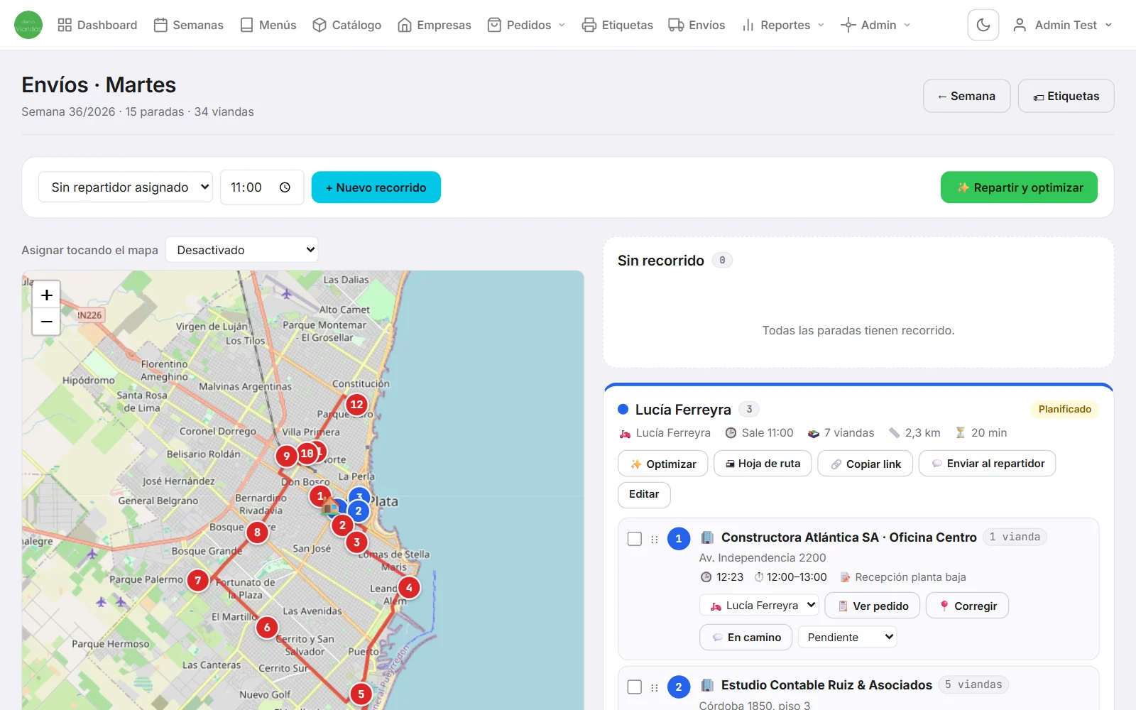 Planificador de envíos del martes: mapa de Mar del Plata con dos recorridos trazados por calles y la lista de paradas de cada repartidor con su hora estimada de llegada